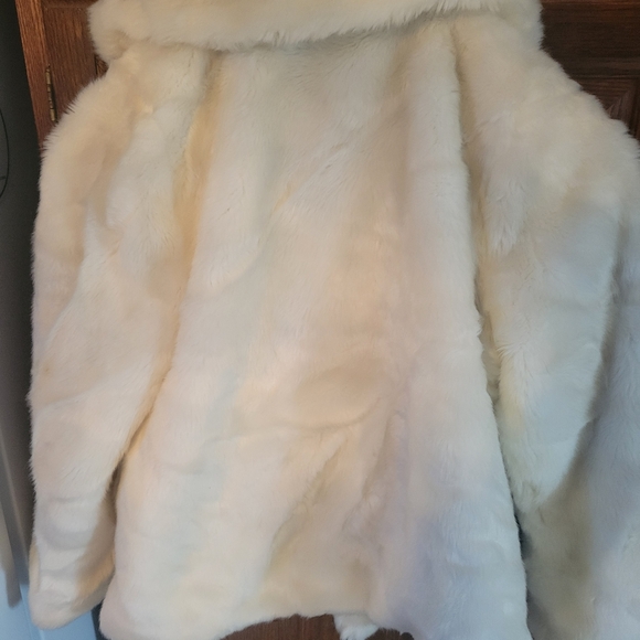 DISNEY FROZEN GIRLS FAUX FUR JACKET - Picture 2 of 4